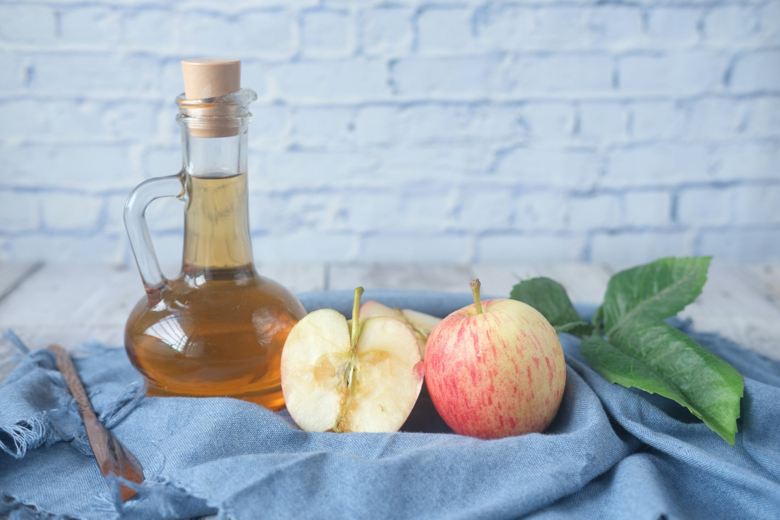 beneficios del vinagre de manzana para el pelo